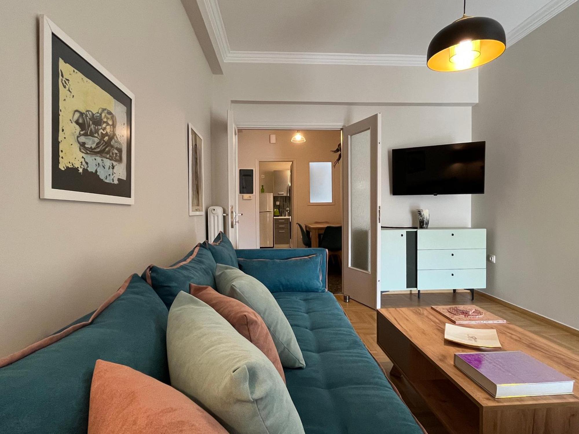 Apartment Artist's 1 Bd In Keramikos